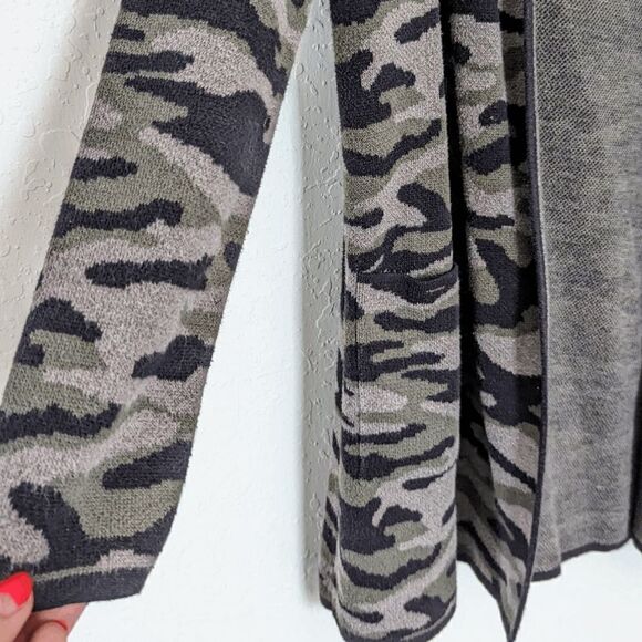 Women's Rachel Zoe Hooded Cardigan Sweater Green Black Camo Print Small Pockets - Picture 4 of 10